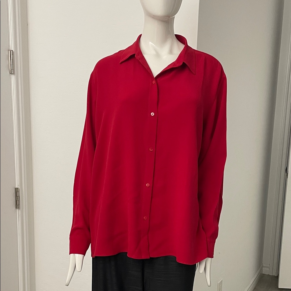 NEW!!!  Classic silk Button-Up Blouse